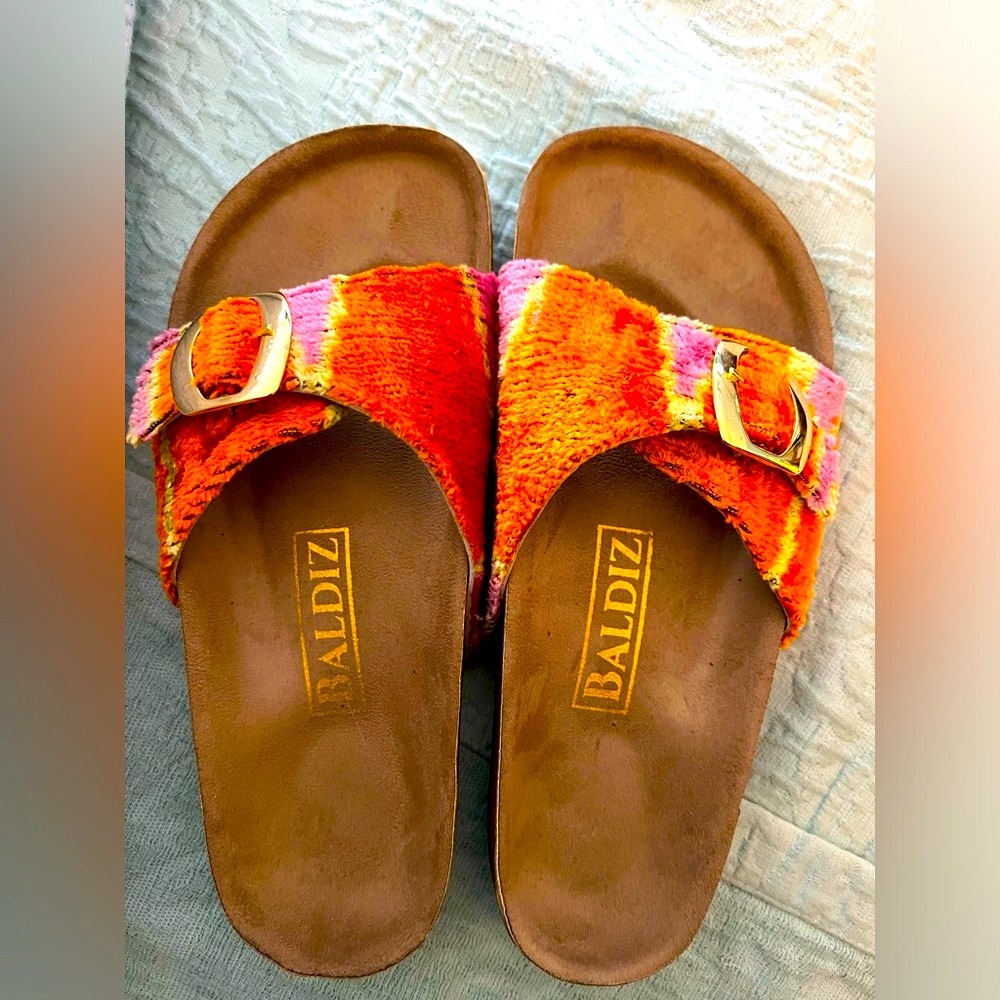NWOT Adorable slip on sandals
